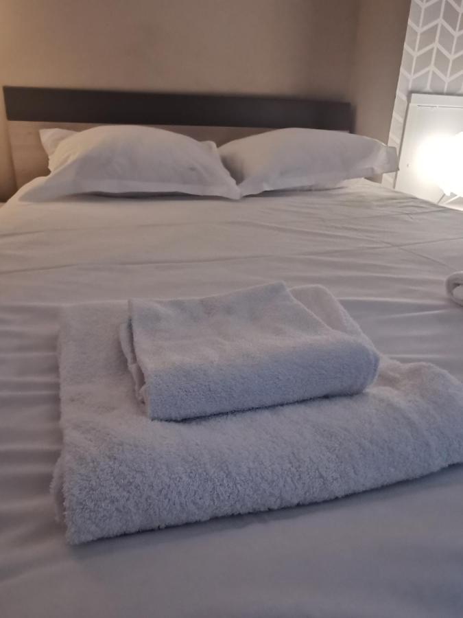 LE DUPLEX - Hyper centre - Gare - Wifi - Netflix - Disney + Annecy Esterno foto