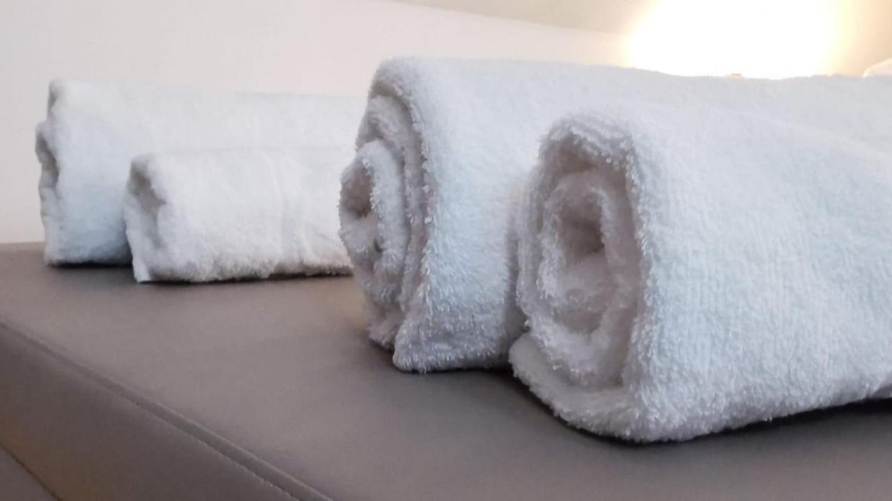 LE DUPLEX - Hyper centre - Gare - Wifi - Netflix - Disney + Annecy Esterno foto